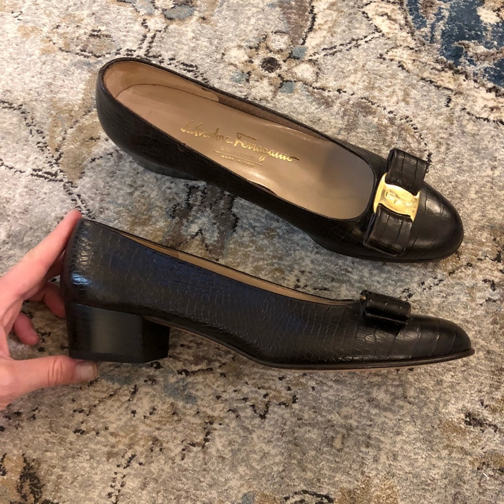 Salvatore Ferragamo Vara Pumps Size 6.5